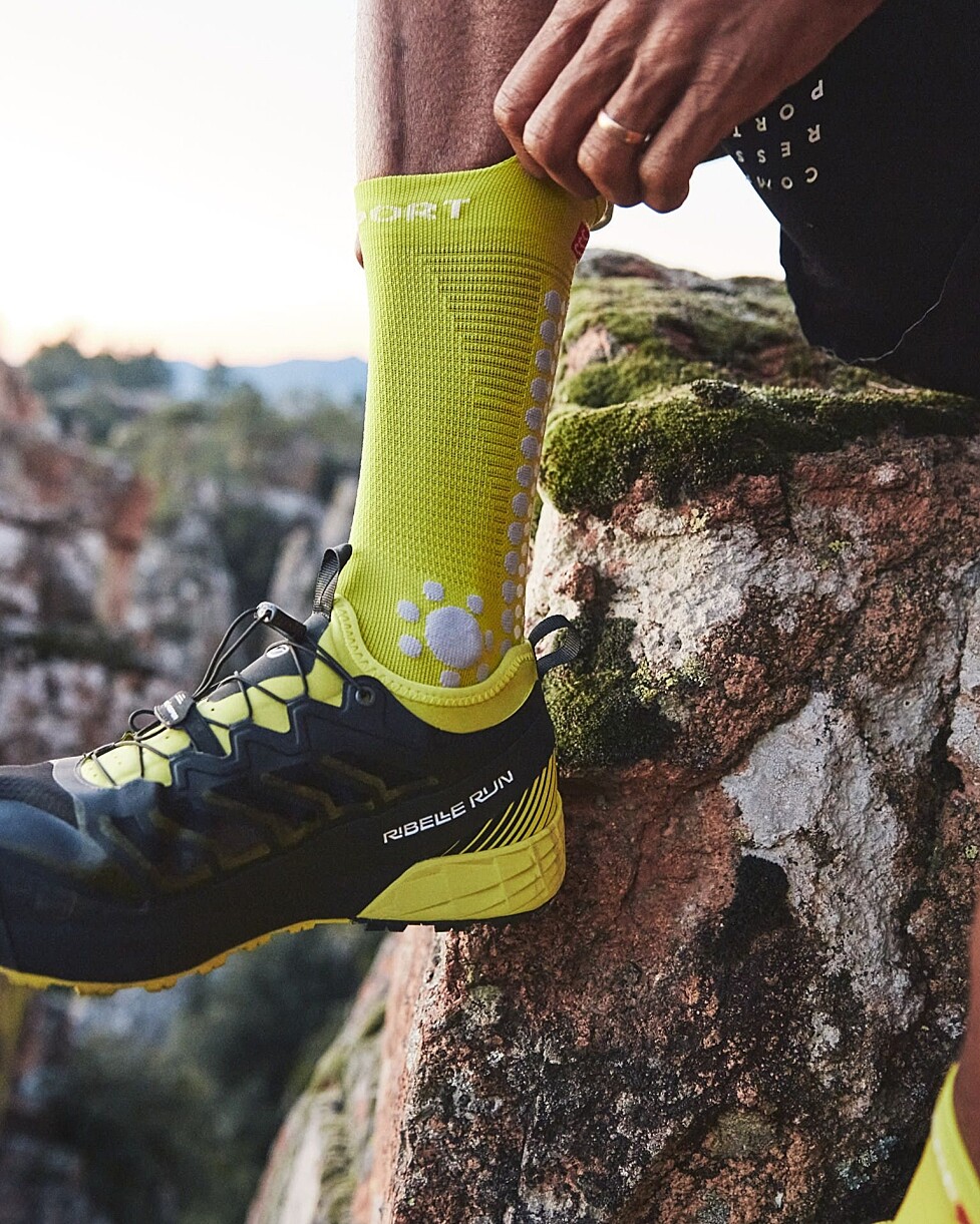 MEIAS COMPRESSPORT PRO RACING V4.0 TRAIL - VERDE CLARO