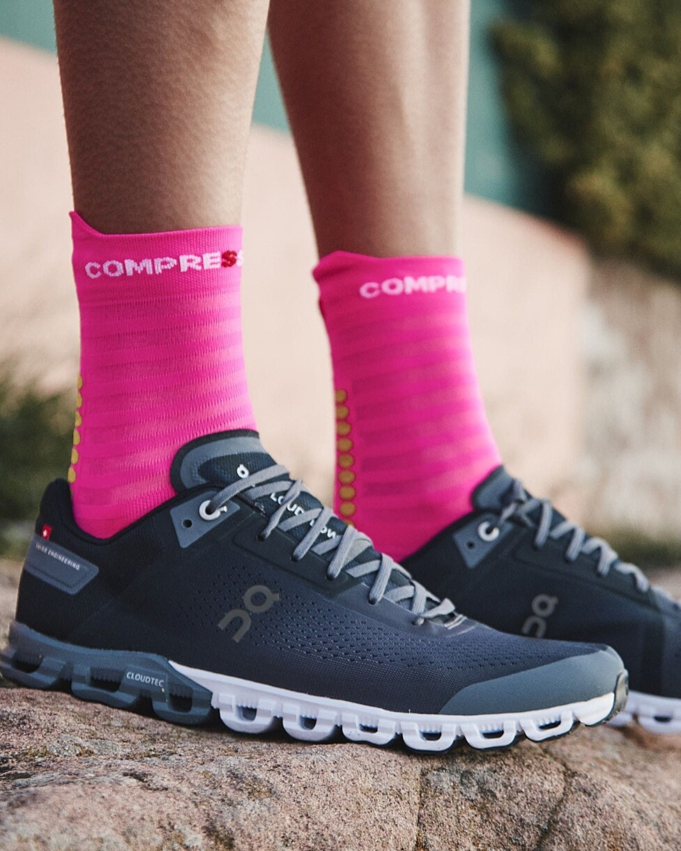MEIAS COMPRESSPORT PRO RACING V 4.0 ULTRALIGHT RUN HIGH - ROSA