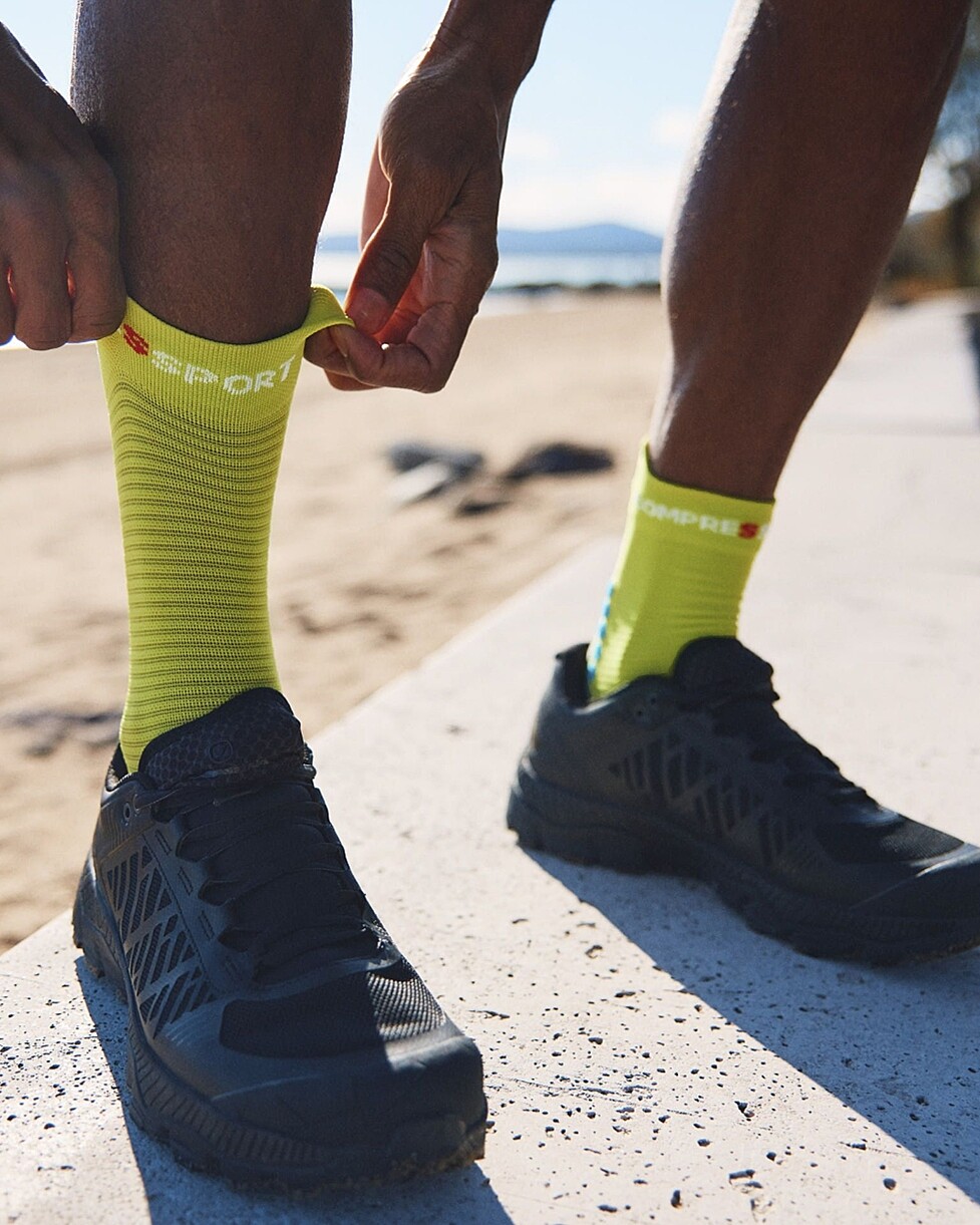MEIAS COMPRESSPORT PRO RACING V 4.0 RUN HIGH - VERDE CLARO