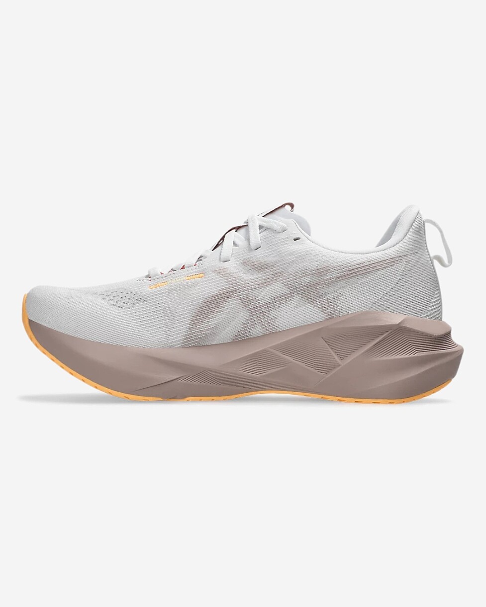 TENIS ASICS NOVABLAST 5 W - BEGE