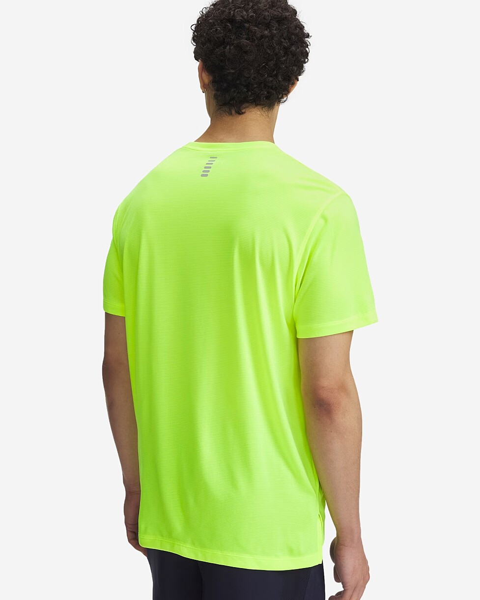 T-SHIRT UNDER ARMOUR LAUNCH SHORTS SLEEVE