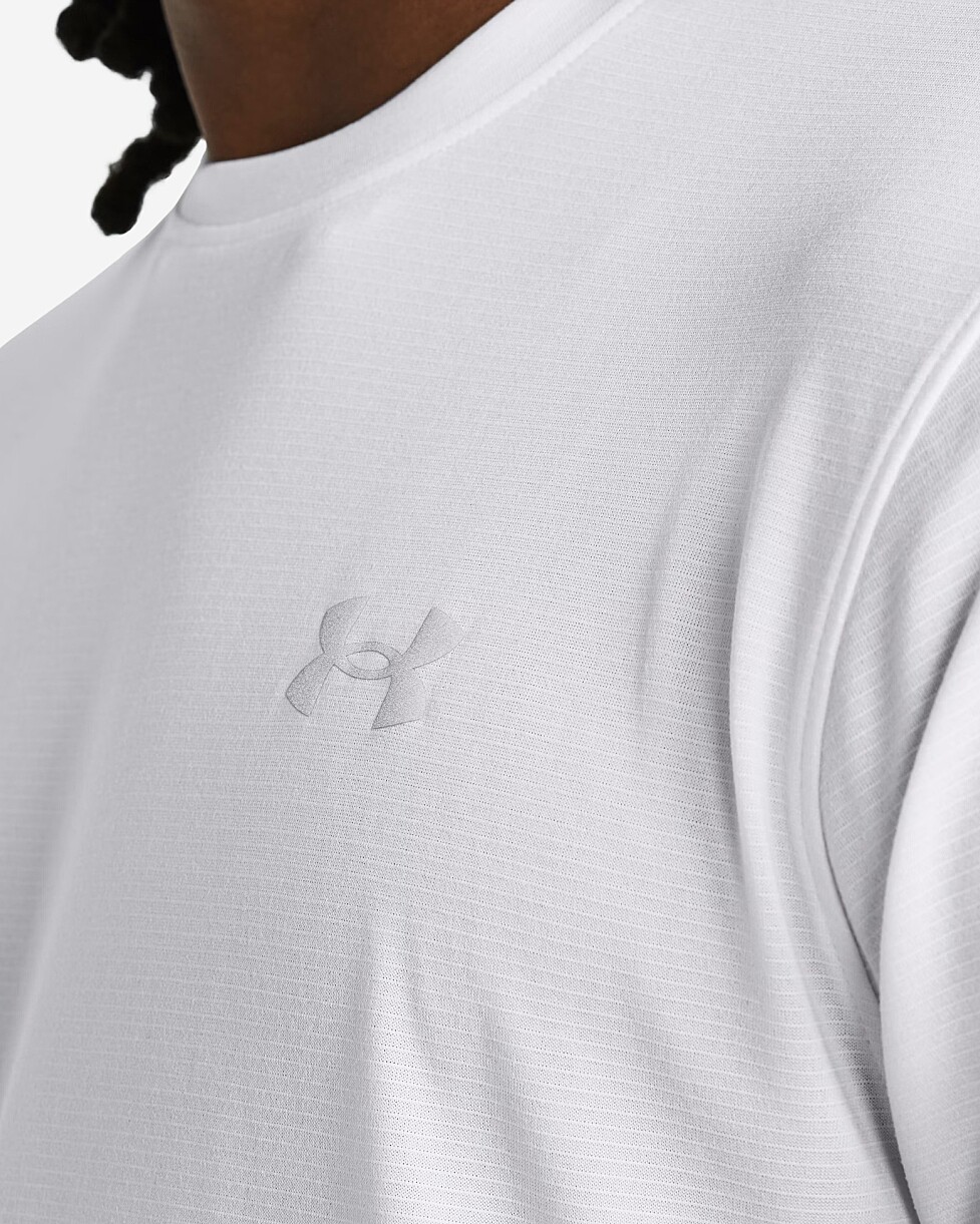 T-SHIRT UNDER ARMOUR LAUNCH SHORTS SLEEVE