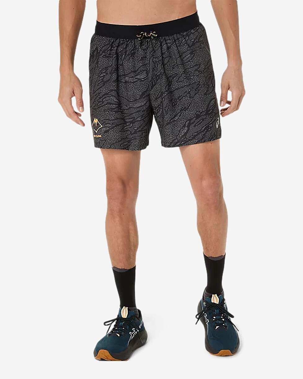 CALÇÕES ASICS FUGITRAIL ALL OVER PRINT 5IN - PRETO