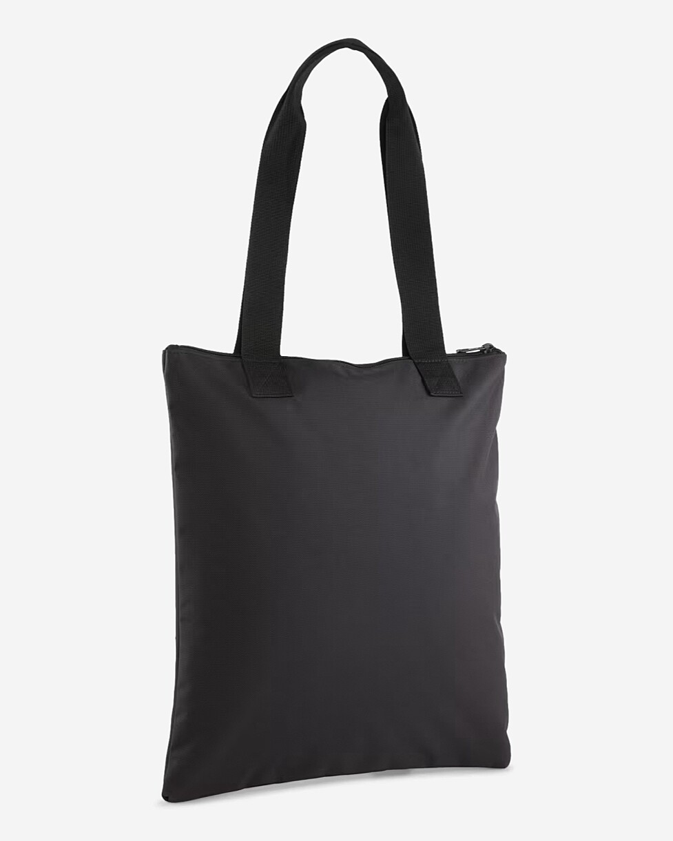 Organiza o teu dia com facilidade e estilo. Esta saco tem um compartimento principal com fecho, um pequeno...  SACO PUMA BUZZ TOTE - PR/PR