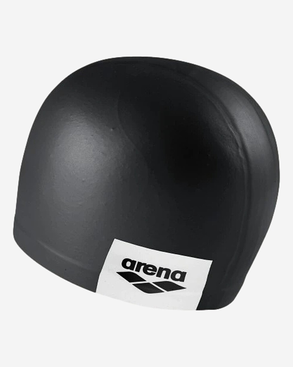 Completa o teu conjunto de treino de natação com a touca Arena Logo Moulded de alto brilho. Projetada para o...  TOUCA ARENA LOGO MOULDED - PRETO