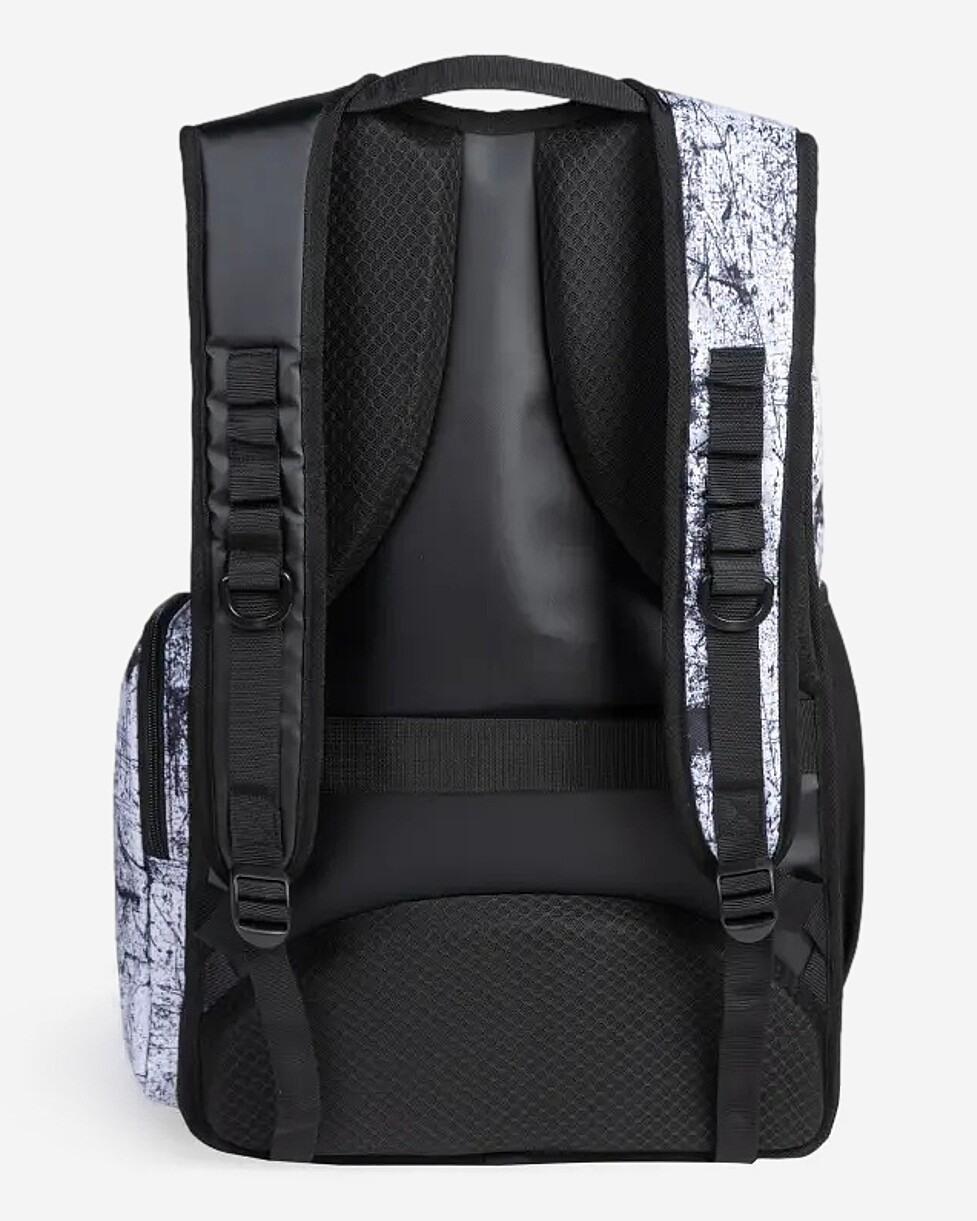 A mochila arena All Set Backpack Allover 45L permite-te beneficiar de uma gestão inteligente do espaço,...  MOCHILA ARENA ALL SET 45L - PR/BRANCO