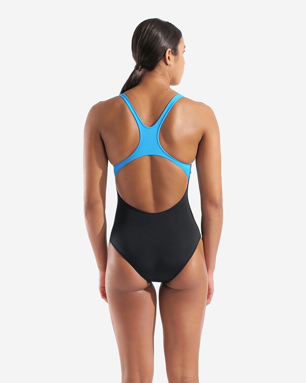 Sente o poder do mar com o fato de banho arena Poseidonia, inspirado na vegetação que prospera nas...  FATO BANHO ARENA POSEIDONIA - PRETO