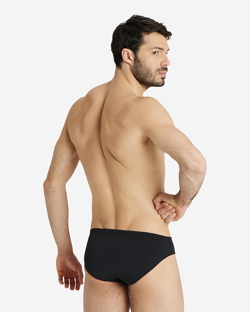 Os calções de banho Solid Team Swim Briefs da arena, pertencem à linha Performance, são duráveis e...  FATO BANHO ARENA TEAM BRIEFS - PRETO