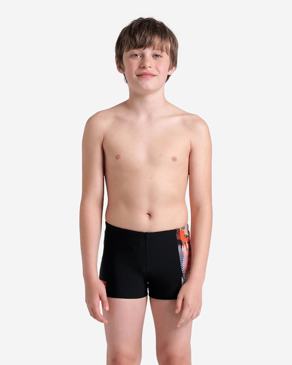 Sente o conforto onde quer que vás nadar! Os calções de banho arena Light Tricks, incrivelmente elásticos e...  FATO BANHO ARENA LIGHT TRICKS JR - PRETO