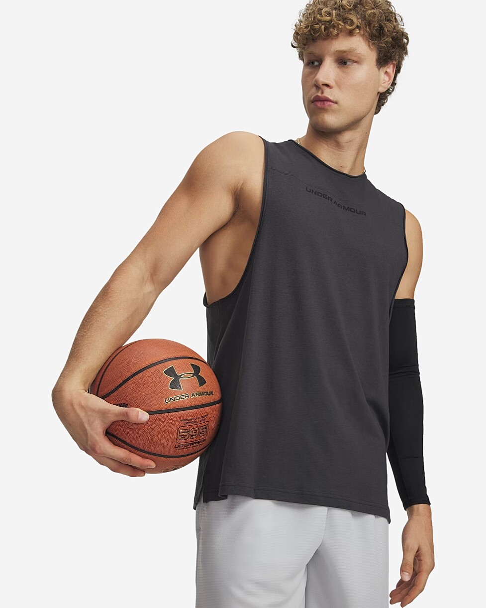 T-SHIRT UNDER ARMOUR HOOPS TRAINING - PRETO