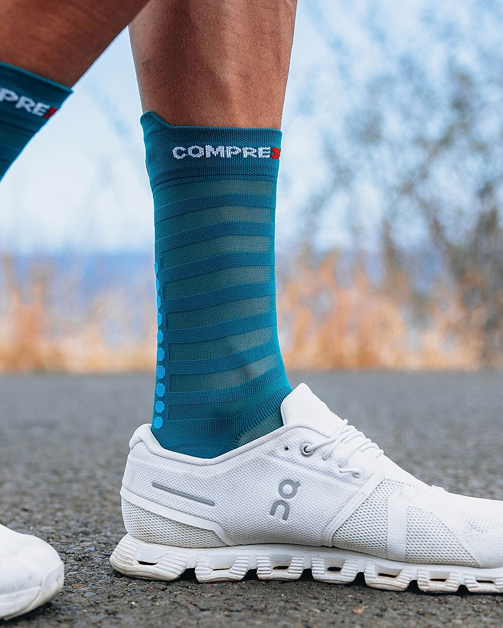 MEIAS COMPRESSPORT PRO RACING V 4.0 ULTRALIGHT RUN HIGH - AZUL